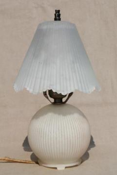 catalog photo of 30s deco vintage pressed glass table lamp w/ glass shade, cottage bungalow style