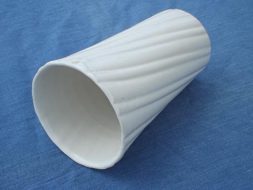 photo of 30s vintage art deco Ray Murray Cal-Art Bauer pottery vase, matte white #2