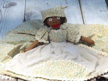 catalog photo of 30s vintage black mammy rag doll, cotton feedsack dress, button eyes