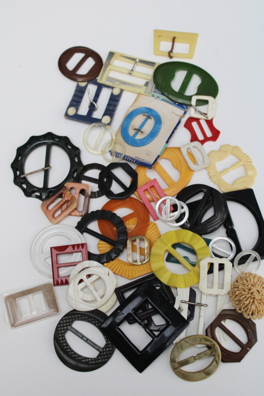 photo of 40+ vintage ladies belt buckles, bakelite & catalin, early plastic, mother of pearl shell  #1