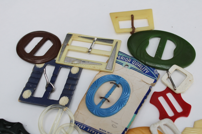 photo of 40+ vintage ladies belt buckles, bakelite & catalin, early plastic, mother of pearl shell  #3