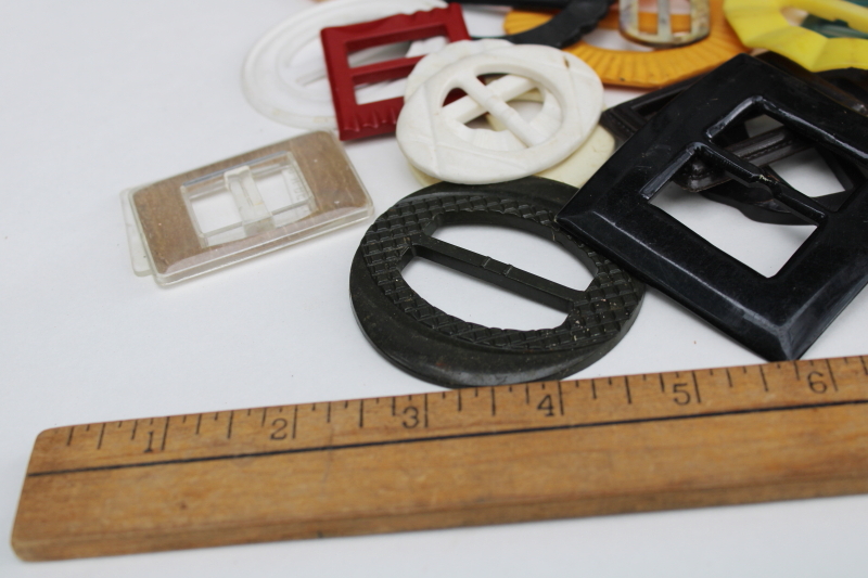 photo of 40+ vintage ladies belt buckles, bakelite & catalin, early plastic, mother of pearl shell  #7