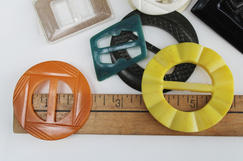 photo of 40+ vintage ladies belt buckles, bakelite & catalin, early plastic, mother of pearl shell  #8
