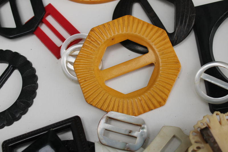 photo of 40+ vintage ladies belt buckles, bakelite & catalin, early plastic, mother of pearl shell  #9