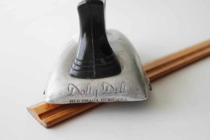 photo of 40s 50s vintage Dolly Dell toy clothes iron, small electric iron without cord #5