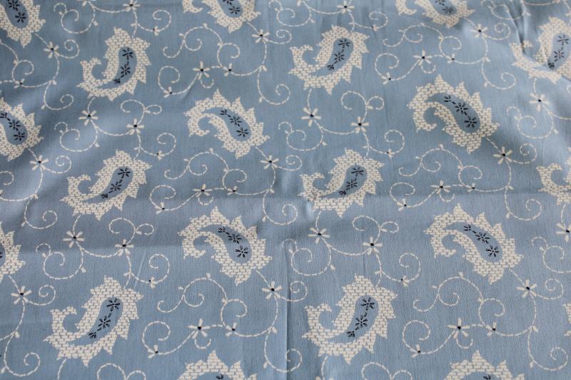 photo of 40s 50s vintage cotton fabric 'stitching' print paisley white on light blue #4