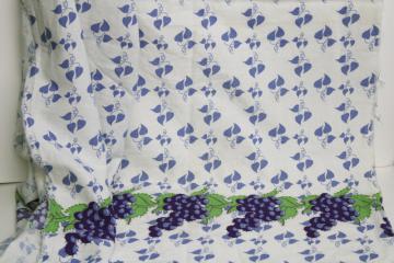 catalog photo of 40s 50s vintage cotton feed sack fabric, border print blue & green grapes