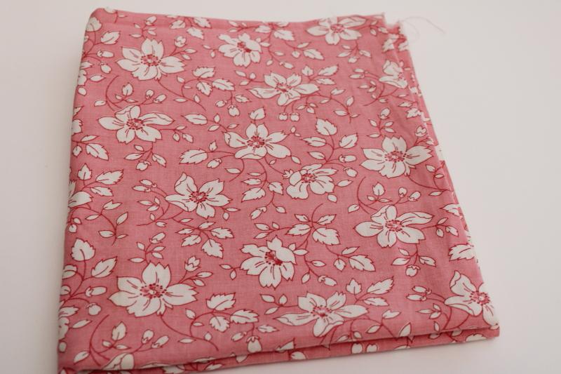 photo of 40s 50s vintage cotton feedsack fabric, pink & white flowers floral print #1