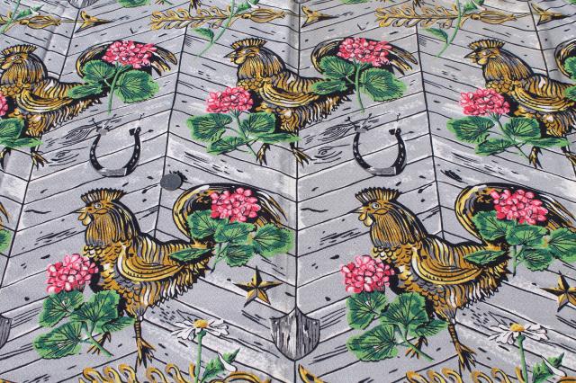 photo of 40s 50s vintage print cotton barkcloth fabric - roosters, pink geraniums, grey barn wood #5