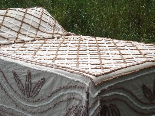 photo of 40s vintage cotton chenille bedspread, pale latte w/ coffee brown and white #1