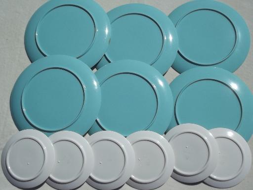 photo of 50s 60s vintage melmac plates w/ mod turquoise & white print pattern #6