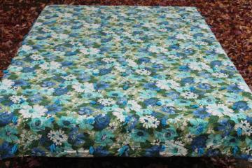 catalog photo of 50s 60s vintage tied quilt comforter, mod floral print cotton green, blue, aqua 