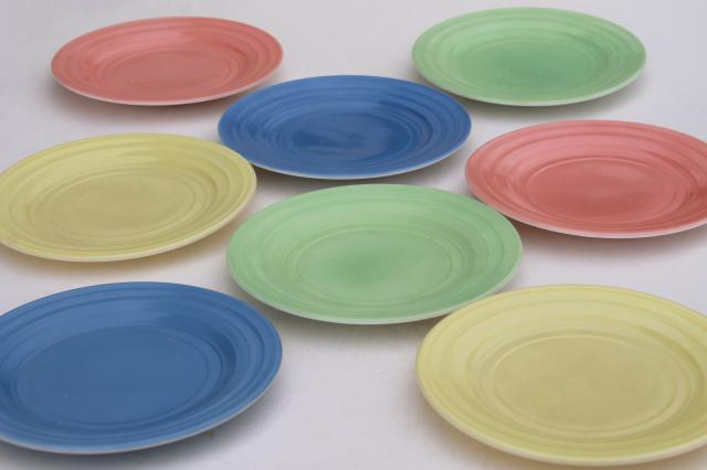 photo of 50s vintage Hazel Atlas Moderntone pastel platonite plates set of 8, pink, green, blue, yellow #4