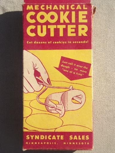 photo of 50s vintage mechanical cookie cutter in original box, round cookie roller #4