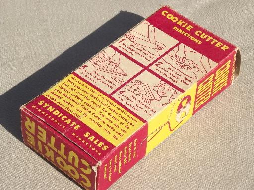 photo of 50s vintage mechanical cookie cutter in original box, round cookie roller #5