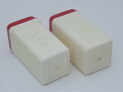 photo of 50s vintage red & white plastic S&P set, wall rack range shakers in teapot #4