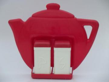 catalog photo of 50s vintage red & white plastic S&P set, wall rack range shakers in teapot
