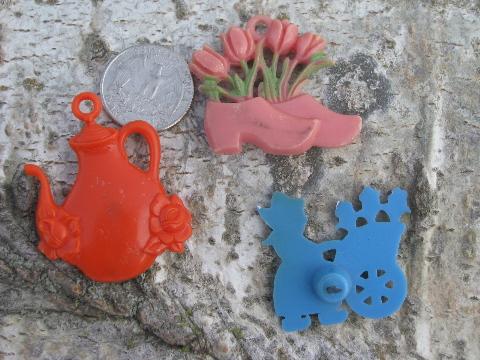 photo of 50s vintage shade pulls, plastic Dutch girl, tulips in wooden shoe #2