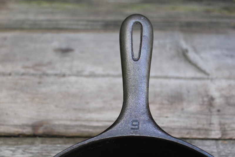 photo of 50s vintage unmarked Wagner cast iron pan, 9 inch skillet N mark  #2