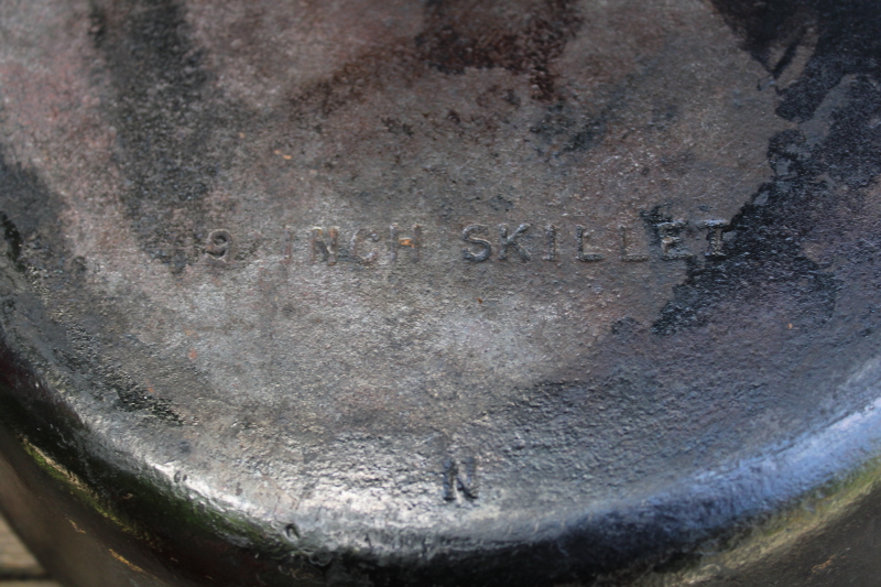 photo of 50s vintage unmarked Wagner cast iron pan, 9 inch skillet N mark  #4