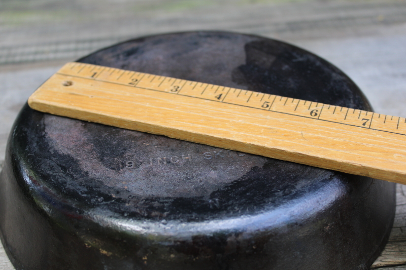 photo of 50s vintage unmarked Wagner cast iron pan, 9 inch skillet N mark  #5