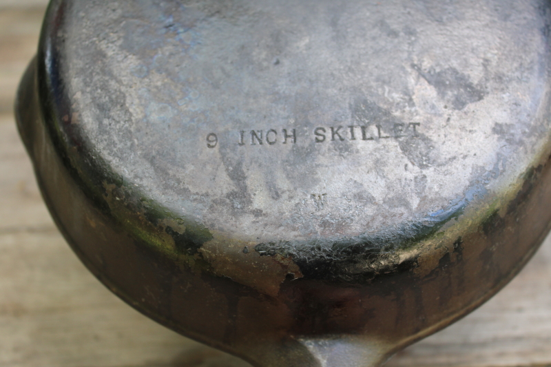 photo of 50s vintage unmarked Wagner cast iron pan, 9 inch skillet W mark  #6