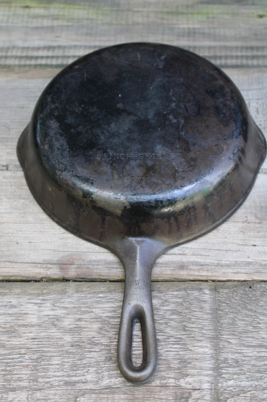 photo of 50s vintage unmarked Wagner cast iron pan, 9 inch skillet W mark  #7