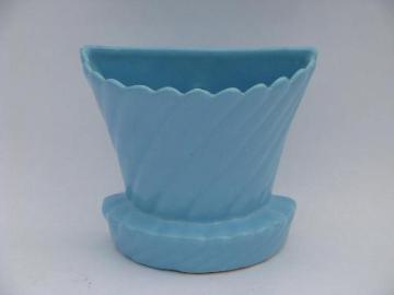 catalog photo of 50s vintage wall pocket planter vase, looks like old McCoy pottery flower pot