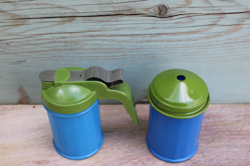 photo of 60s 70s vintage Gemco glass sugar shaker & creamer pitcher, retro avocado green & blue #2