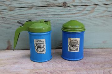 catalog photo of 60s 70s vintage Gemco glass sugar shaker & creamer pitcher, retro avocado green & blue