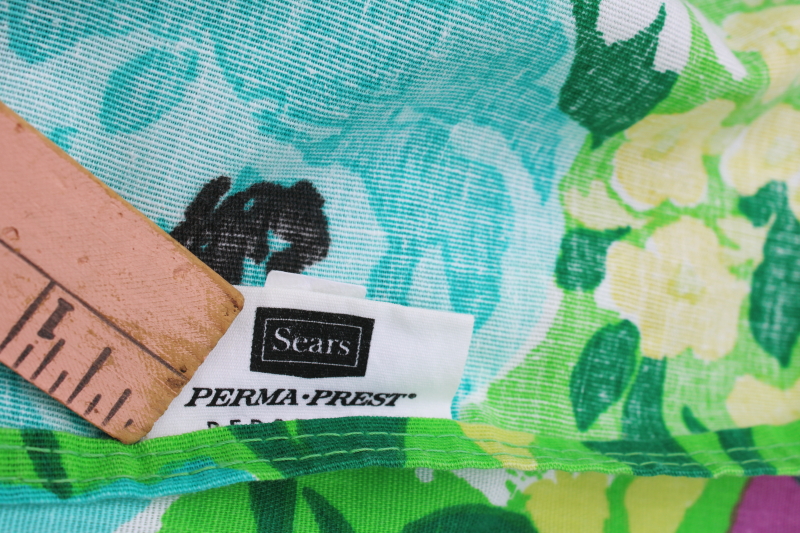photo of 60s 70s vintage Sears bedspread bright flowered print w/ fringe, green, aqua, purple, white daisies  #3