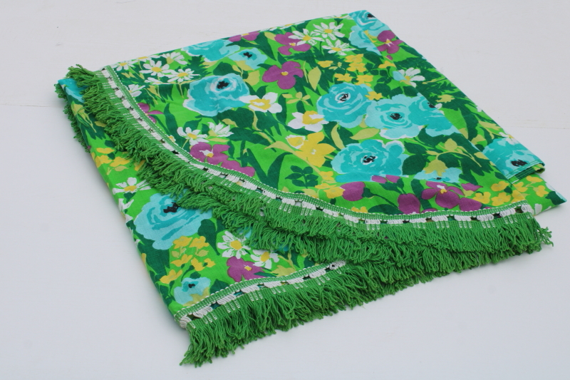 photo of 60s 70s vintage Sears bedspread bright flowered print w/ fringe, green, aqua, purple, white daisies  #6