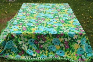 catalog photo of 60s 70s vintage Sears bedspread bright flowered print w/ fringe, green, aqua, purple, white daisies 