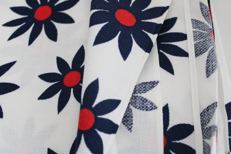 photo of 60s 70s vintage cotton pique fabric, flower power daisies print red & blue #3