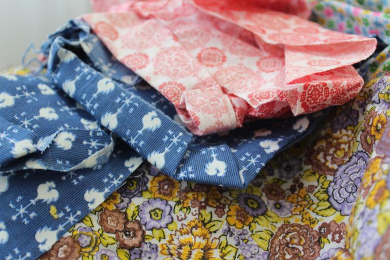 photo of 60s 70s vintage fabric print cotton scraps, pieces for quilting sewing craft projects #5