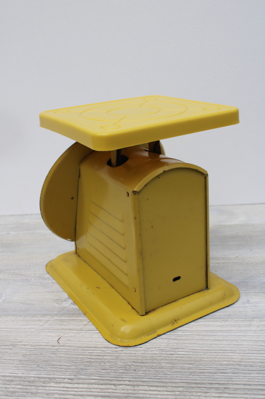 photo of 60s 70s vintage kitchen scale, works, original graphics yellow paint metal #4