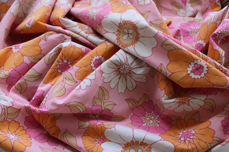 photo of 60s 70s vintage poly cotton fabric flat bed sheet, flower power retro daisy floral pink orange #7