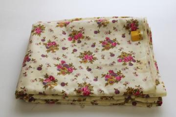 catalog photo of 70s 80s vintage girly floral print poly fabric, bright prairie flowers on cream 