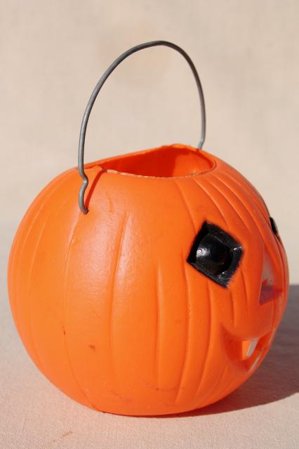photo of 70s 80s vintage plastic Halloween pumpkins, little trick or treat pails jack o lanterns w/ wire handles #2