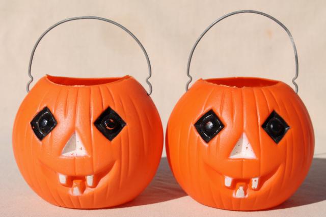 photo of 70s 80s vintage plastic Halloween pumpkins, little trick or treat pails jack o lanterns w/ wire handles #4