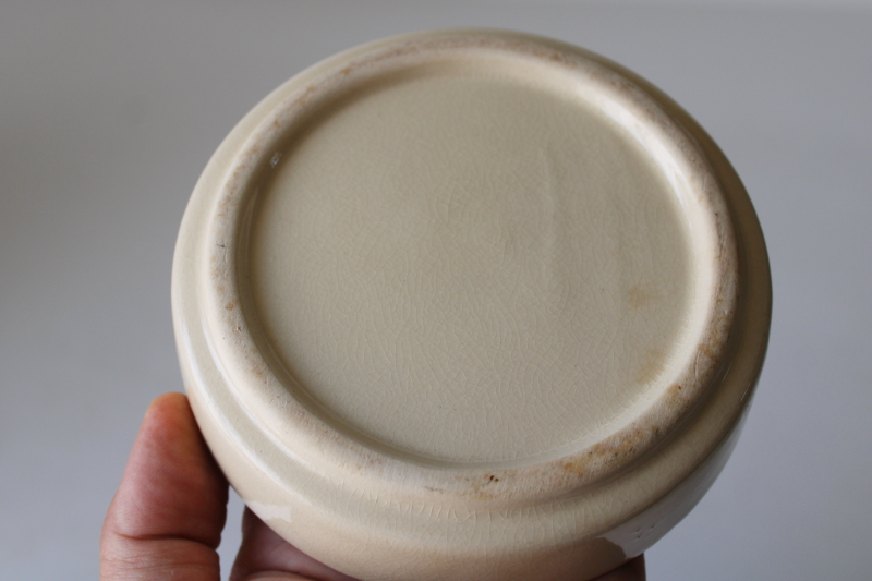 photo of 70s mod vintage Utah ashtray skiers print on chunky stoneware ceramic, ski vacation souvenir #3