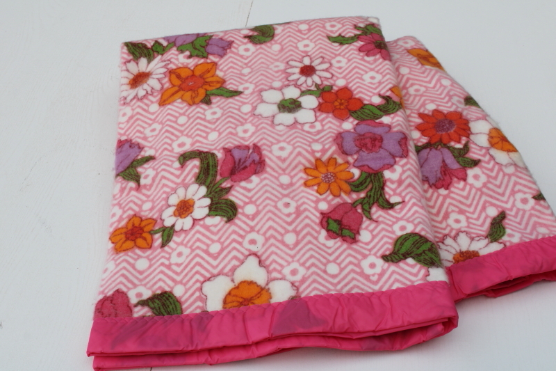 photo of 70s mod vintage never used synthetic bed blanket, pink & orange flower power floral daisy print  #1