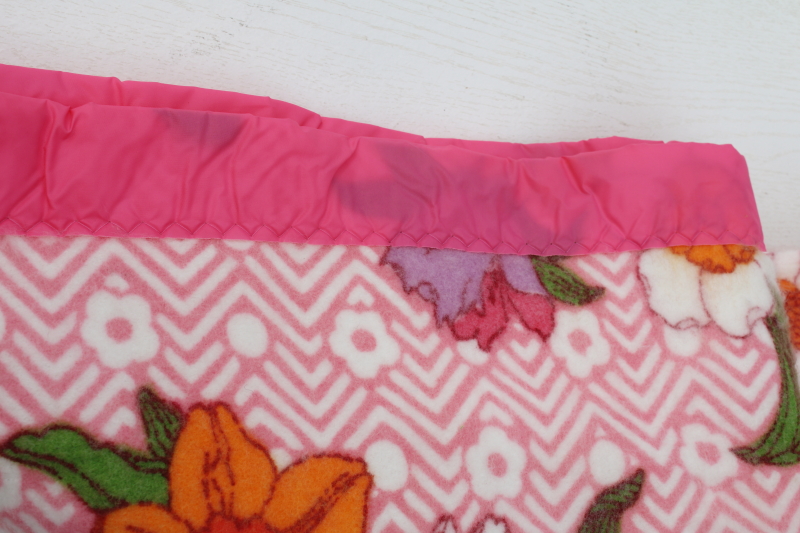 photo of 70s mod vintage never used synthetic bed blanket, pink & orange flower power floral daisy print  #2