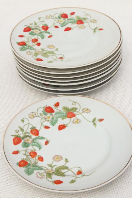 photo of 70s vintage Avon strawberry pattern china salad or dessert plates w/ red strawberries, set of 8 #2