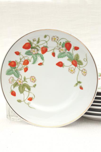 photo of 70s vintage Avon strawberry pattern china salad or dessert plates w/ red strawberries, set of 8 #3