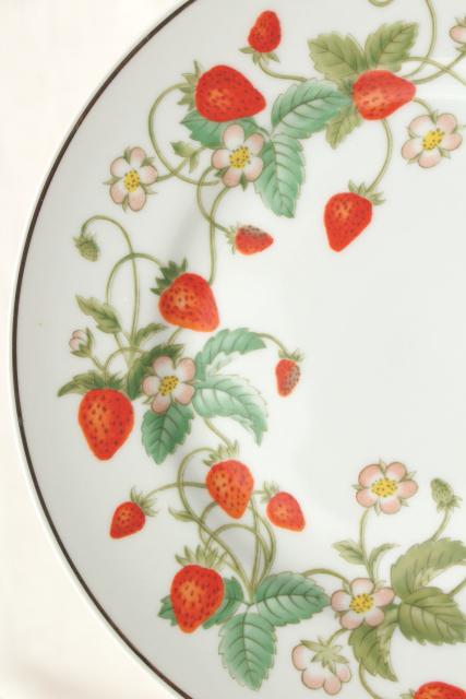 photo of 70s vintage Avon strawberry pattern china salad or dessert plates w/ red strawberries, set of 8 #4