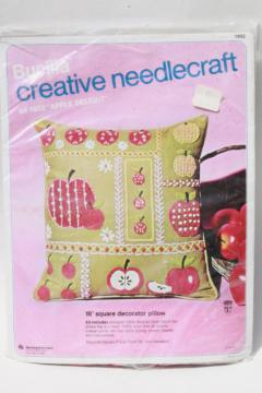 catalog photo of 70s vintage Bucilla Creative Needlecraft kit, Apple Delight crewel embroidery w/ apples