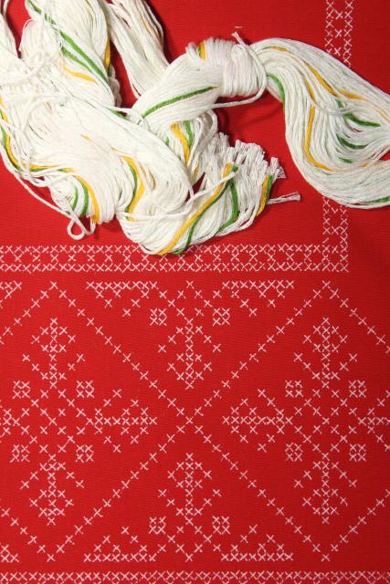 photo of 70s vintage Christmas table runner napkins kit stamped to embroider, red white snowflakes #4