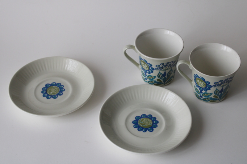 photo of 70s vintage Figgjo Flint ceramic demitasse cups & saucers, mid century mod flowers print #2