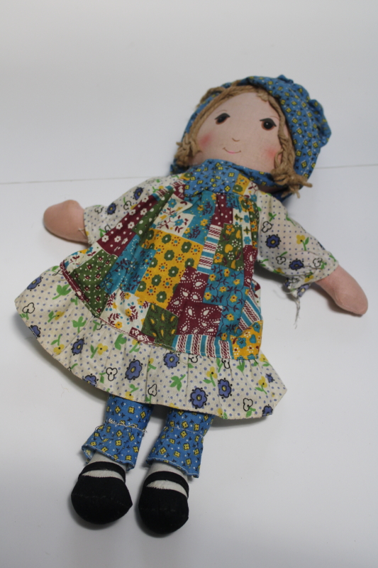 photo of 70s vintage Holly Hobbie rag doll, print cloth body girl, dress & sunbonnet #5